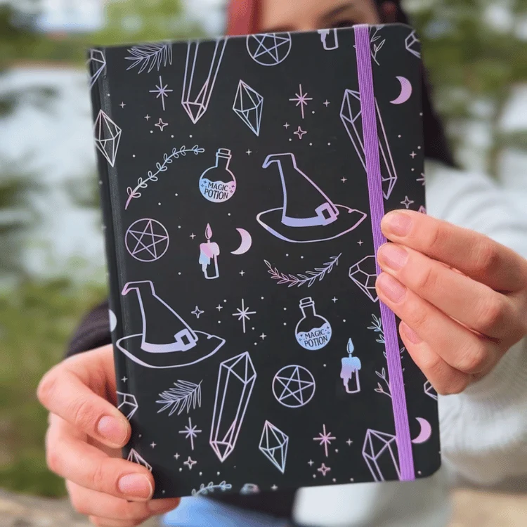 Notizbuch Crystal Witch – A5 Hexenbuch mit Kristallmotiv