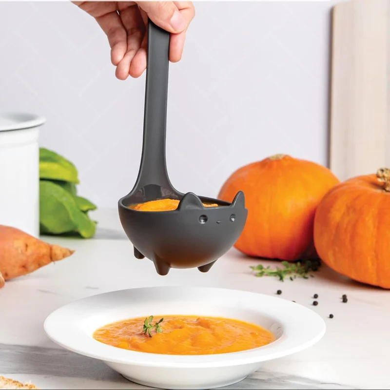 Schwarze Katzen Schöpfkelle für Suppe und Eintopf für magische Küchen