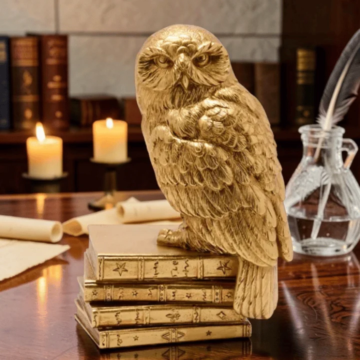 Harry Potter Figur Hedwig – Goldene Eulen-Figur mit Hogwarts-Design