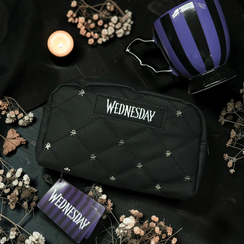 Wednesday Kosmetiktasche – für dunkle Alltagsrituale
