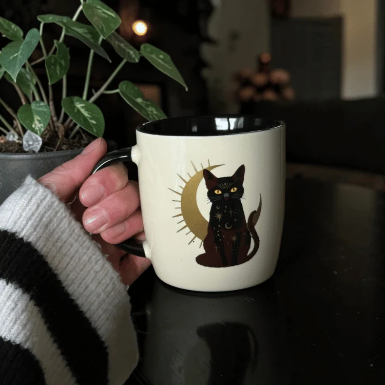 Schwarze Katze Tasse mit Mond – Witchy Kaffeetasse für Katzenliebhaber