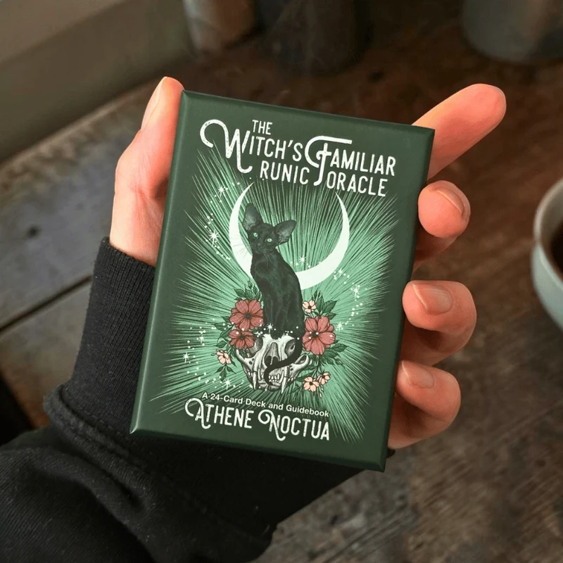Runen Orakelkarten & Begleitbuch – The Witch’s Familiar Runic Oracle (Englisch)