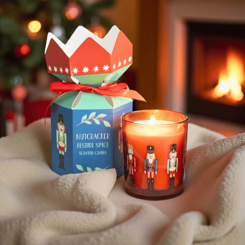 Duftkerze Nussknacker Festlicher Gewürzduft – Weihnachtskerze in Geschenkverpackung