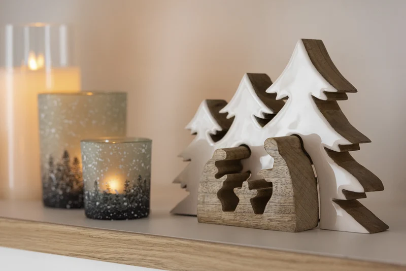 4er Set Puzzle-Krippen aus Holz mit weißem Baumhintergrund - Natürlicher Charme für die Weihnachtsdekoration