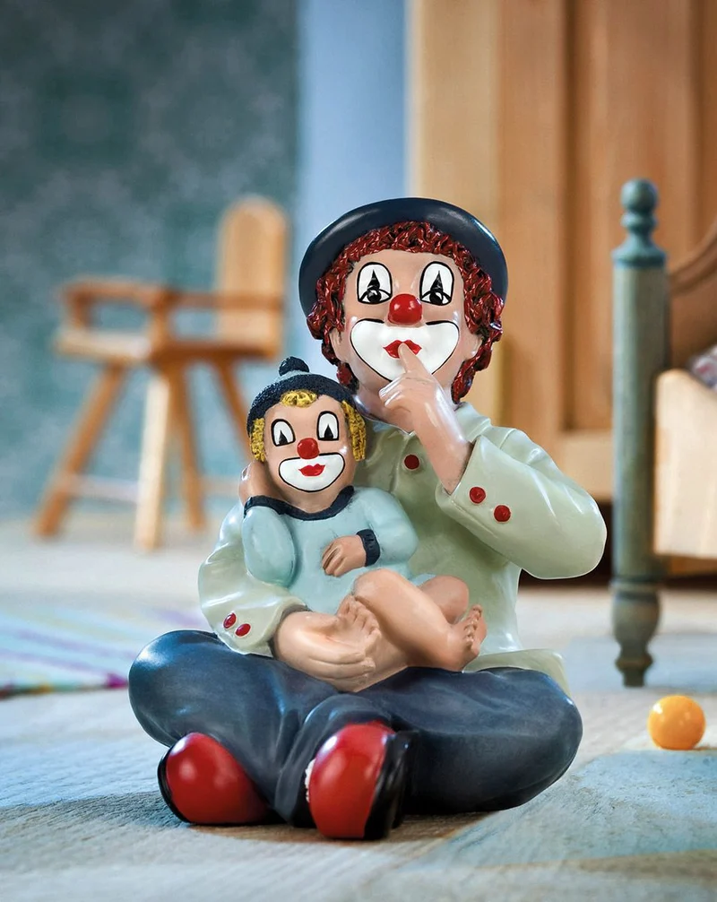 Handgefertigte Gilde Clown Figur 'Silentium', mit Kind, Kunstharz, 9 cm